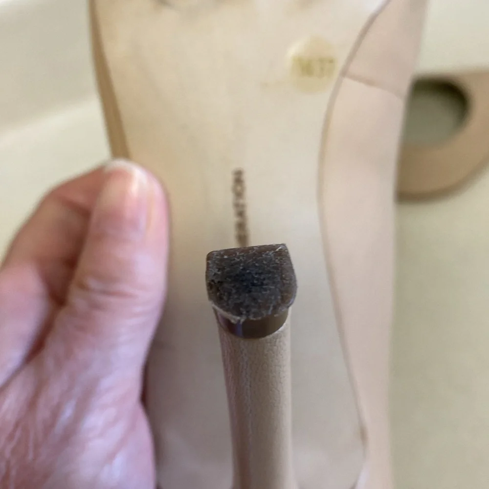 BCBG pumps